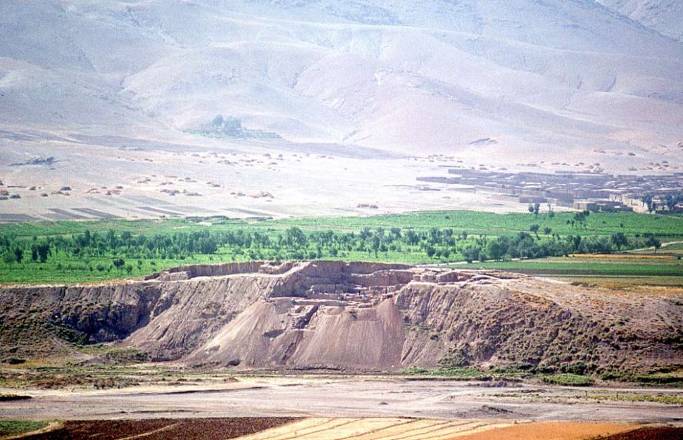 Godin-Tepe Location of the mound in the valley of Kangavar